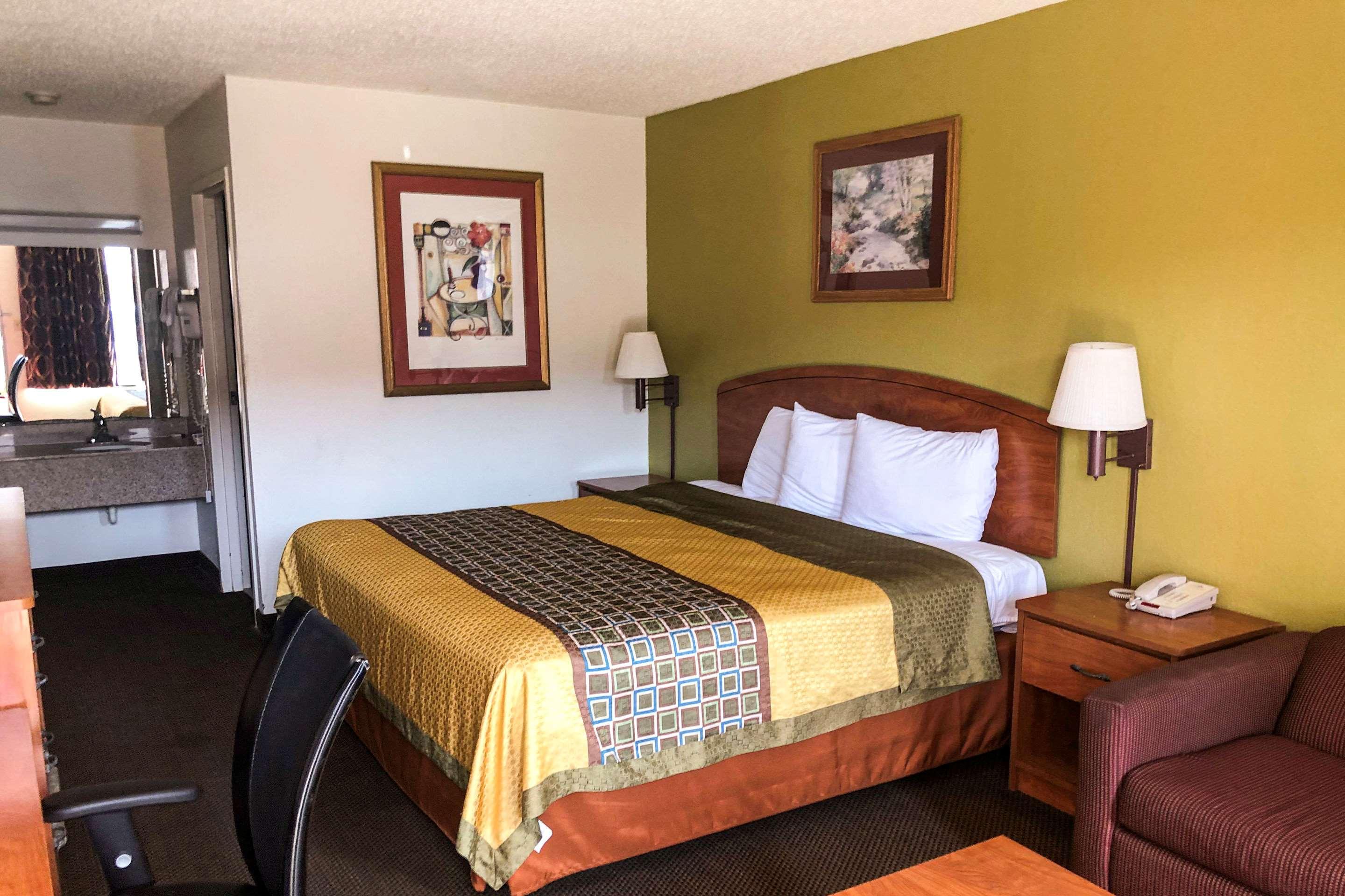 Rodeway Hotel